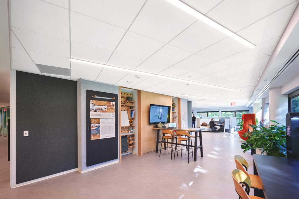 Office setting, highlighting the PCM ceiling panels